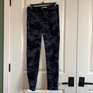 Levis high rise skinny; 27; gray and black camo pattern